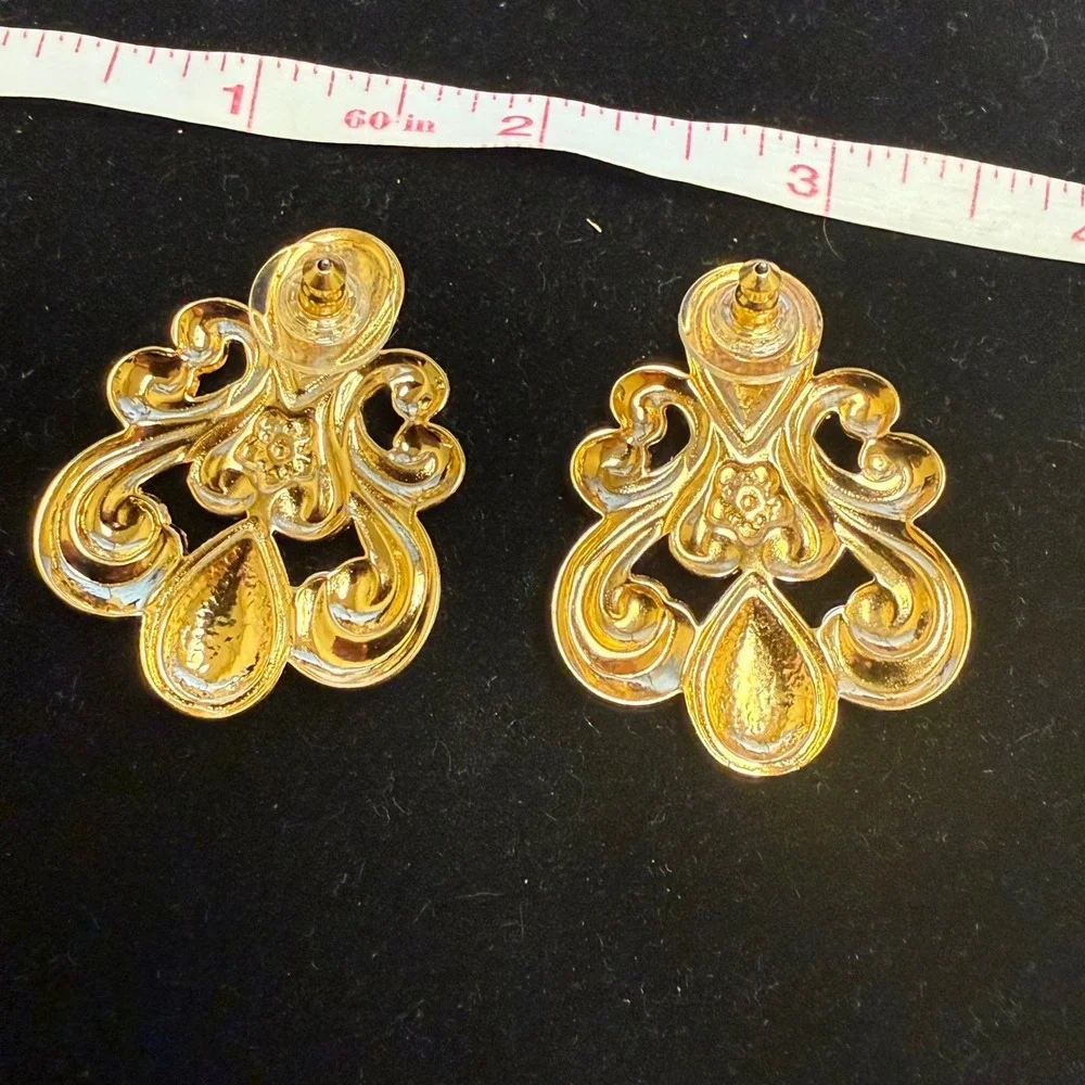 Vintage Gold‎ Tone Red Cabochon Ornate Scroll Drop Statement Earrings Post Back